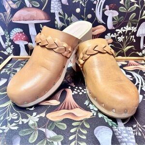 Loeffler Randall Lupa Clog in honey size 9